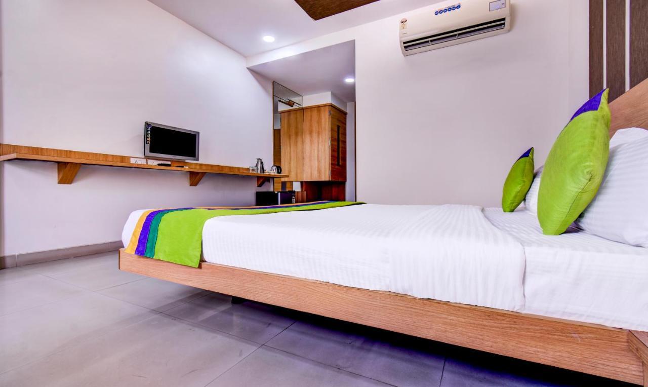 Treebo Admiral Suites New Usmanpura Aurangābād Exterior foto