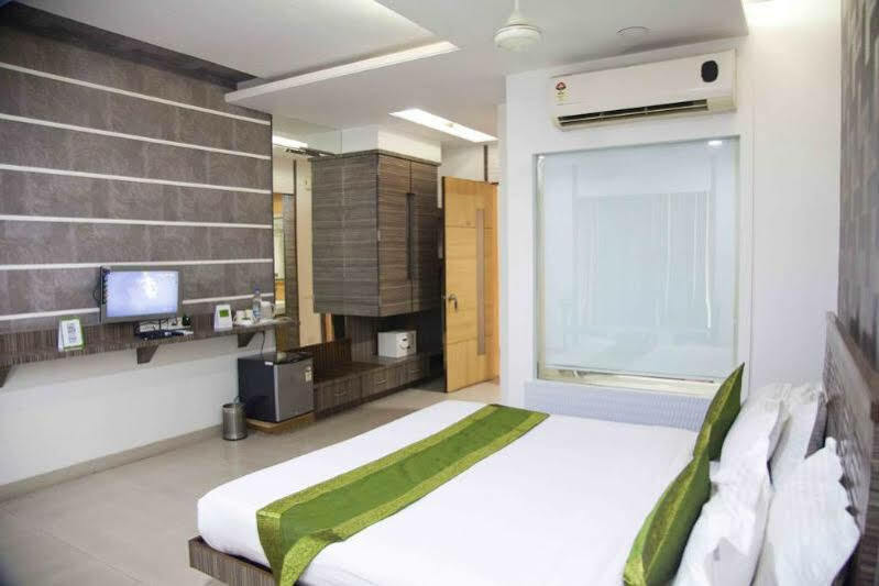 Treebo Admiral Suites New Usmanpura Aurangābād Exterior foto