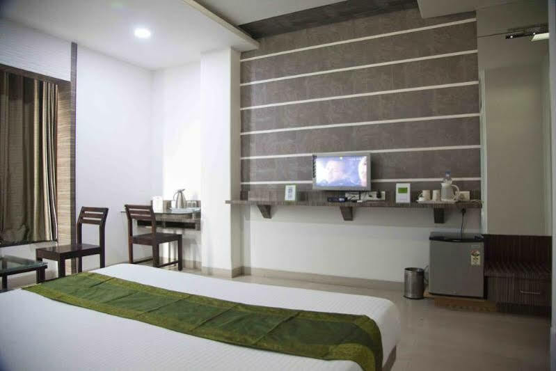 Treebo Admiral Suites New Usmanpura Aurangābād Exterior foto