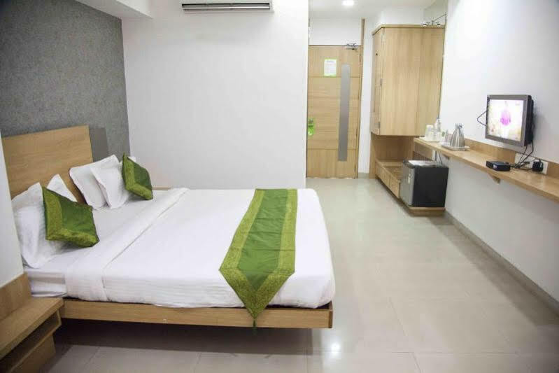 Treebo Admiral Suites New Usmanpura Aurangābād Exterior foto